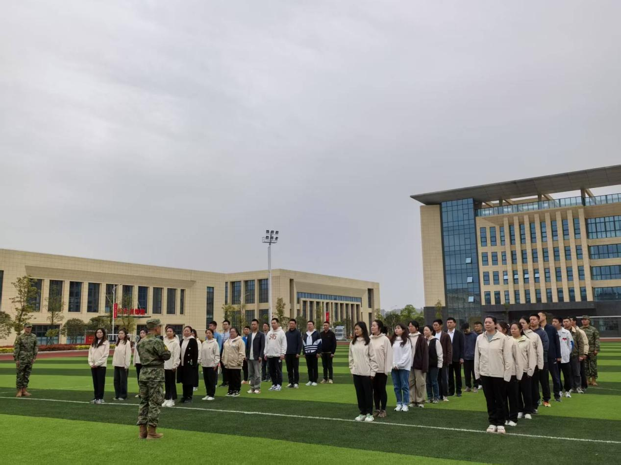 強(qiáng)化國防教育，錘煉責(zé)任擔(dān)當(dāng)